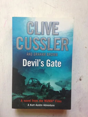 Libro usado en venta: Devil's Gate de Clive Cussler - Graham Brown; editorial Penguin Books impreso en 2011 realizamos envios a todo el mundo.1