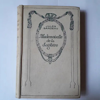 Libro usado en venta: Mademoiselle de la Seigliere de Jules Sandeau; editorial Nelson impreso en 1883 realizamos envios a todo el mundo.1