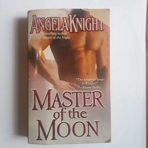 Libro usado en venta: Master of the moon de Angela Knight; editorial Penguin Books impreso en 2005 realizamos envios a todo el mundo.1