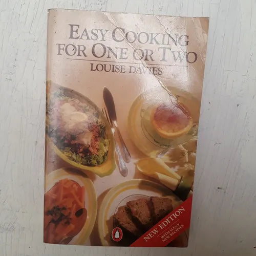 Libro usado en venta: Easy Cooking for one or two de Louise Davies; editorial Penguin Books impreso en 1988 realizamos envios a todo el mundo.1