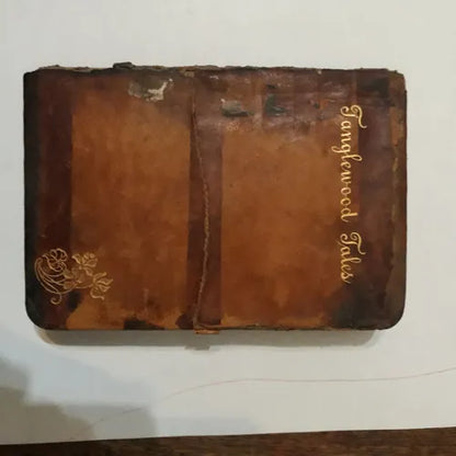 Libro usado en venta: Tanglewood Tales de Nathaniel Hawthorne; editorial Hurst & Company Publishers realizamos envios a todo el mundo.1