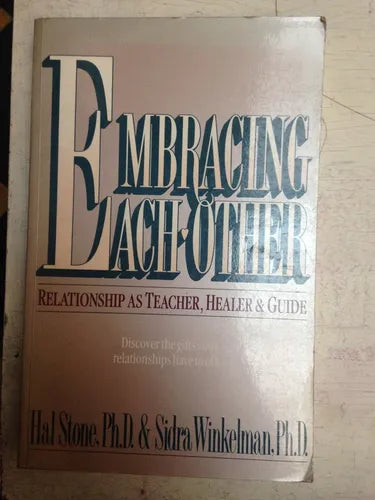 Libro usado en venta: Embracing each other de H. Stone - S. Winkelman; editorial Nataraj impreso en 1989 realizamos envios a todo el mundo.1