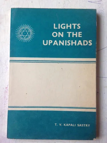 Libro usado en venta: Lights on the upanishads de T V Kapali Sastry; editorial Dipiti Publications impreso en 1985 realizamos envios a todo el mundo.1
