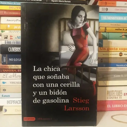 Libro usado en venta: La chica que so?aba con una cerilla y un bidon de gasolina de Stieg Larsson; editorial Destino impreso en 2009.1