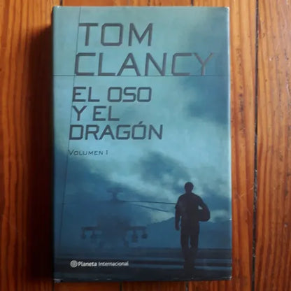 Libro usado en venta: El oso y el dragon - Vol. 1 de Tom Clancy; editorial Planeta impreso en 2001 realizamos envios a todo el mundo.1