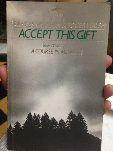 Libro usado en venta: Accept this gift de F. Vaughan - R. Walsh; editorial Arkana impreso en 1988 realizamos envios a todo el mundo.1