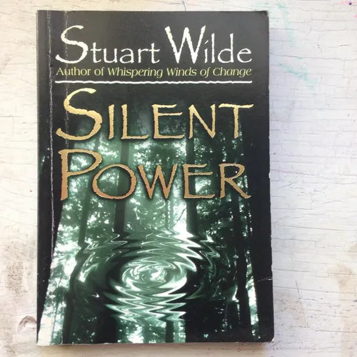 Libro usado en venta: Silent power de Stuart Wilde; editorial Hay House impreso en 1996 realizamos envios a todo el mundo.1
