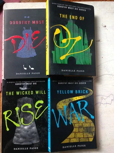 Libro usado en venta: Dorothy Must Die - 4 Books de Danielle Paige; editorial HarperCollins impreso en 2016 realizamos envios a todo el mundo.1
