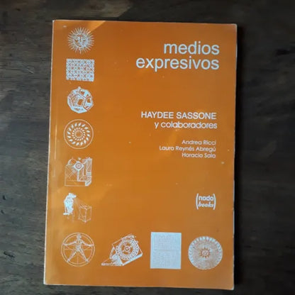Libro usado en venta: Medios expresivos de Sassone Haydee; editorial Nodo Books impreso en 2007 realizamos envios a todo el mundo.1