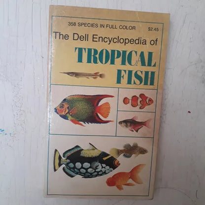 Libro usado en venta: The Dell Encyclopedia of Tropical Fish de T. W. Julian; editorial Dell Publishing impreso en 1974 envios a todo el mundo.1