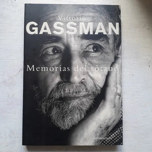 Libro usado en venta: Memorias del sotano de Vittorio Gasman; editorial Grijalbo impreso en 2000 realizamos envios a todo el mundo.1