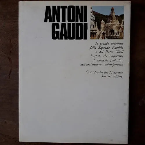 Libro usado en venta: Antoni Gaudi - I Maestri del Novecento de Lara Vinca Masini; editorial Sansoni impreso en 1979 realizamos envios a todo el mundo.1