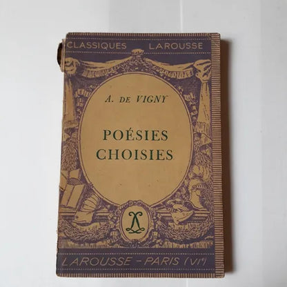 Libro usado en venta: Poesies choisies de A. de Vigny; editorial Larousse impreso en 1946 realizamos envios a todo el mundo.1