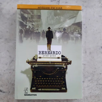 Libro usado en venta: Bernardo: 1900-1933 de Myriam Escliar; editorial Acervo impreso en 2010 realizamos envios a todo el mundo.1