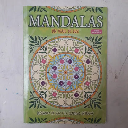 Libro usado en venta: Un viaje de luz de Mandalas; editorial M4 impreso en 2016 realizamos envios a todo el mundo.1