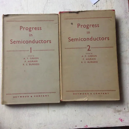 Libro usado en venta: Progress in semiconductors (2 Tomos) de Gibson - Aigrain - Burgess; editorial Heywood & Company impreso en 1956.1