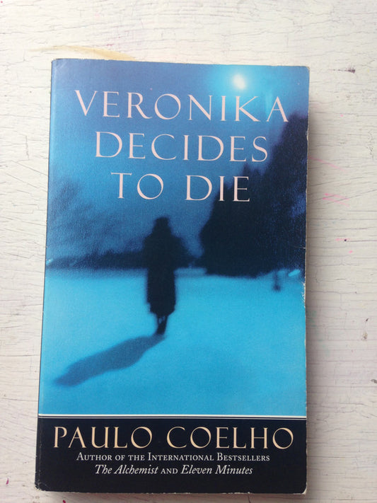 Libro usado en venta: Veronika decides to die de Paulo Coelho; editorial HarperCollins impreso en 2000 realizamos envios a todo el mundo.1