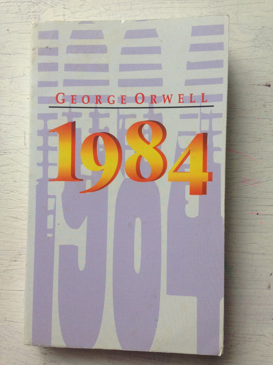 Libro usado en venta: 1984 (Ingles) de George Orwell; editorial Mahaveer Publishers impreso en 2005 realizamos envios a todo el mundo.1
