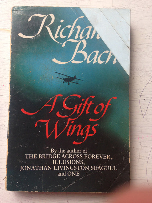 Libro usado en venta: A gift of wings de Richard Bach; editorial Pan Books realizamos envios a todo el mundo.1