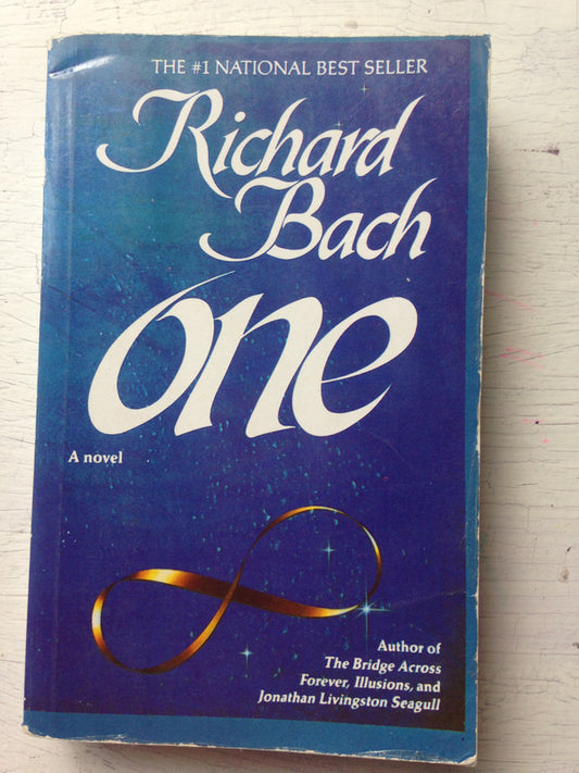 Libro usado en venta: One de Richard Bach; realizamos envios a todo el mundo.1