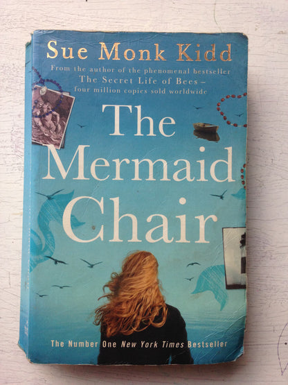 Libro usado en venta: The Mermaid Chair de Sue Monk Kidd; editorial Headline impreso en 2005 realizamos envios a todo el mundo.1