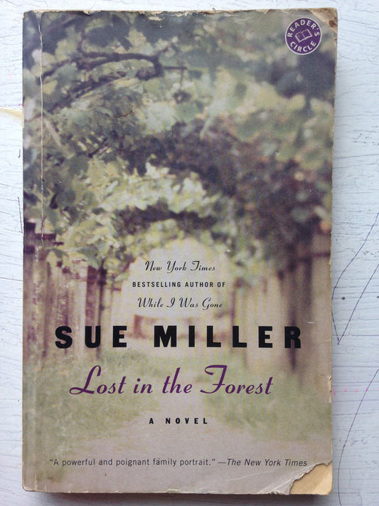 Libro usado en venta: Lost in the forest de Sue Miller; editorial Ballantine impreso en 2006 realizamos envios a todo el mundo.1