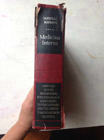 Libro usado en venta: El libro de las mil y una noches - Vol. 1; editorial AGEA impreso en 2015 realizamos envios a todo el mundo.2