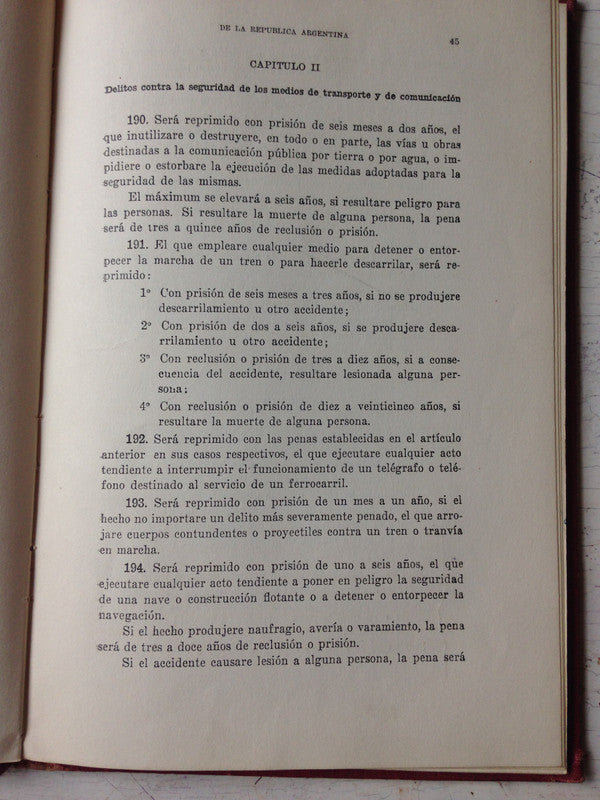 Libro usado en venta: Codigo Penal de la Nacion Argentina y Leyes complementarias; editorial Lajouane impreso en 1952 envios a todo el mundo.2