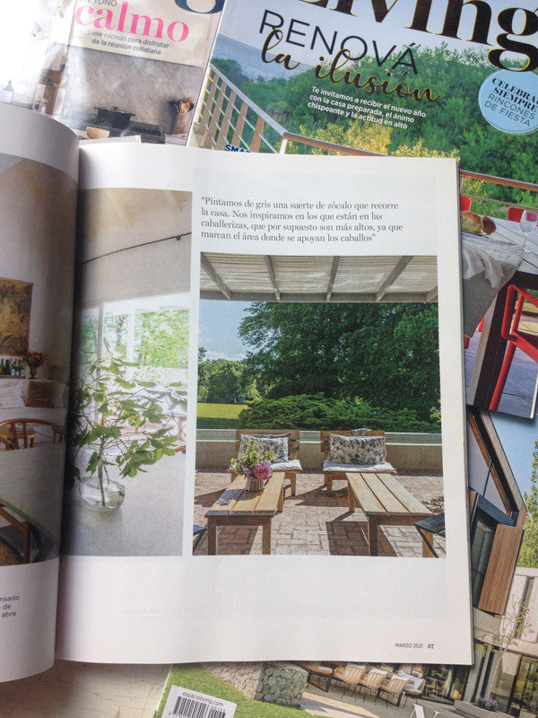 Libro usado en venta: Living de Revista; editorial La Nacion impreso en 2020 realizamos envios a todo el mundo.3