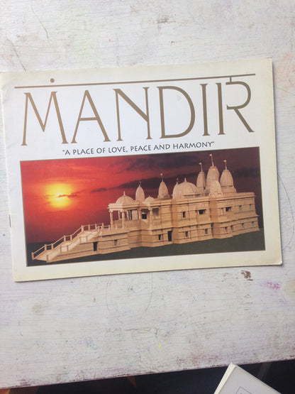 Libro usado en venta: Mandir - A place of love, peace and harmony; realizamos envios a todo el mundo.1