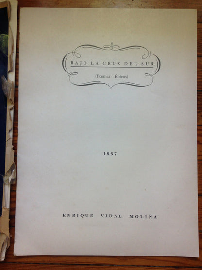 Libro usado en venta: Uniformes De La Patria / Bajo la Cruz Del Sur de Enrique Vidal Molina; Servicio de informaciones del ejército impreso en 19671.4