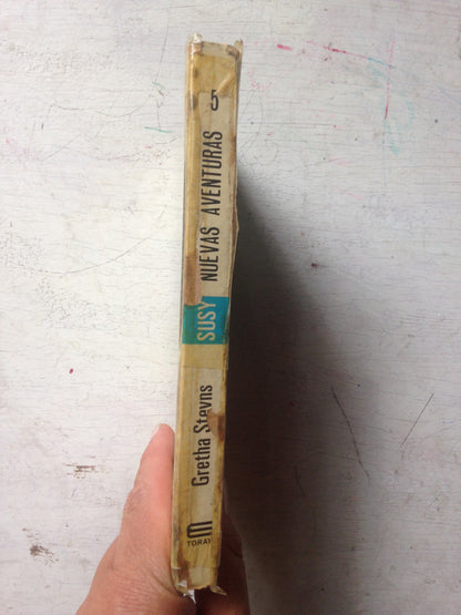 Libro usado en venta: El mundo encantado; editorial Sigmar impreso en 1967 realizamos envios a todo el mundo.2