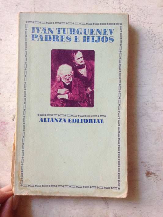 Libro usado en venta: Padres e hijos de Ivan Turguenev; editorial Alianza impreso en 1971 realizamos envios a todo el mundo.1