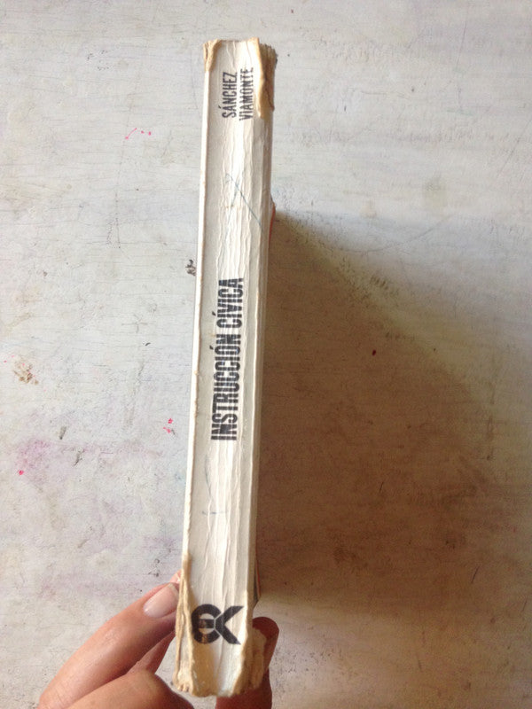 Libro usado en venta: Esmaltar un entretenimiento util de Katharina Zechlin; editorial Kapelusz impreso en 1969 realizamos envios a todo el mundo.2