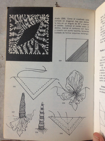 Libro usado en venta: Mu?ecos y adornos de alambre de I. Schonthaler - M. Wille; editorial Kapelusz impreso en 1975 realizamos envios a todo el mundo.2