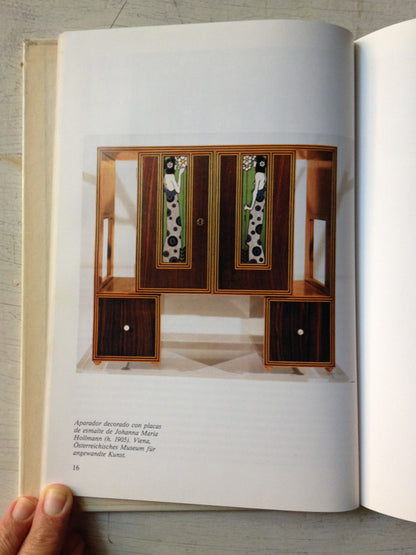 Libro usado en venta: El mueble del Siglo XX - Art Deco; editorial Planeta - Agostini impreso en 1989 realizamos envios a todo el mundo.2