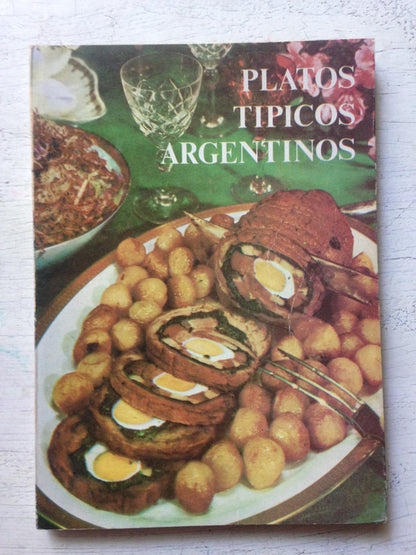 Libro usado en venta: Platos tipicos argentinos de Cirila Somoza; editorial Adrogue G. Editora impreso en 1983 realizamos envios a todo el mundo.1