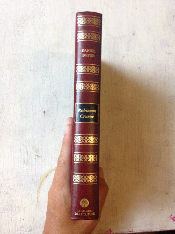Libro usado en venta: Robinson Crusoe de Daniel Defoe; editorial Altaya impreso en 2005 realizamos envios a todo el mundo.3