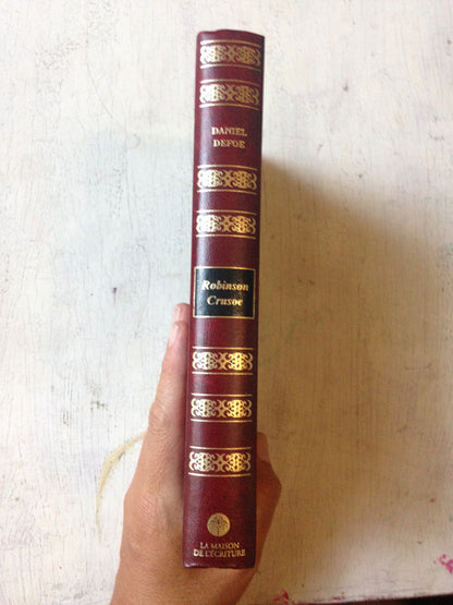 Libro usado en venta: Robinson Crusoe de Daniel Defoe; editorial Altaya impreso en 2005 realizamos envios a todo el mundo.3