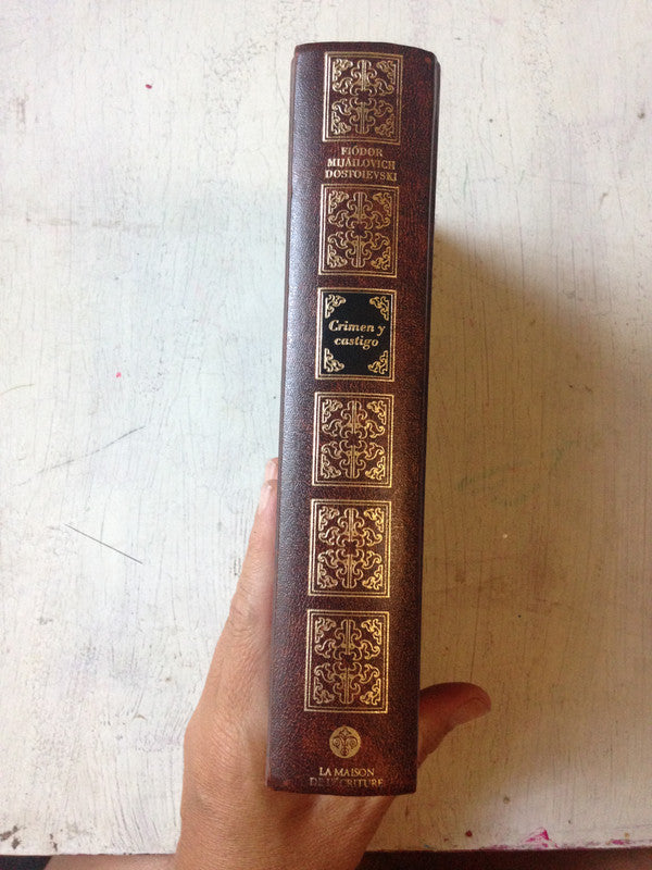 Libro usado en venta: Crimen y castigo de Fiodor Dostoievski (Dostoyevski); editorial Altaya impreso en 2005 realizamos envios a todo el mundo.3