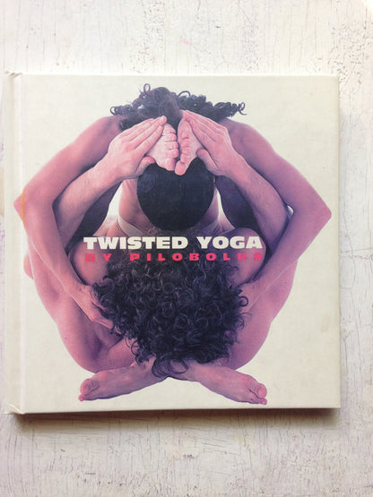 Libro usado en venta: Twisted yoga de Pilobolus; editorial Seastar Books impreso en 2002 realizamos envios a todo el mundo.1