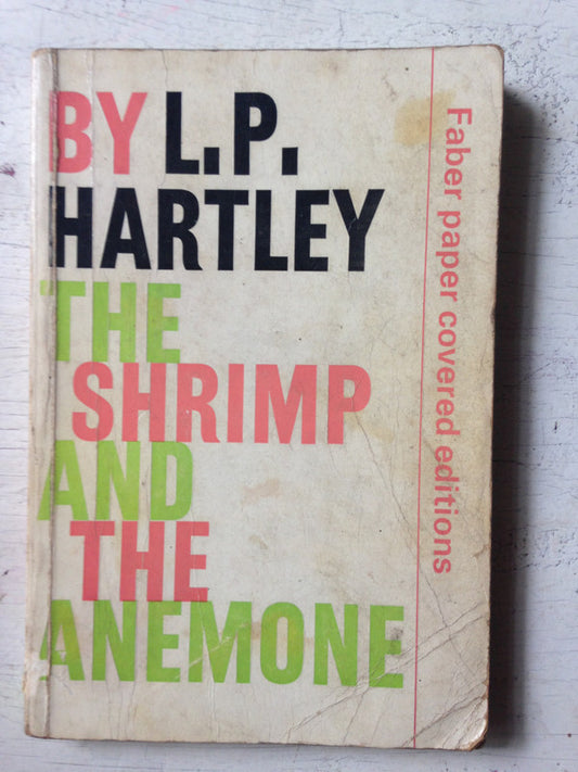 Libro usado en venta: The shrimp and the anemone de L. P. Hartley; editorial Faber And Faber impreso en 1973 realizamos envios a todo el mundo.1