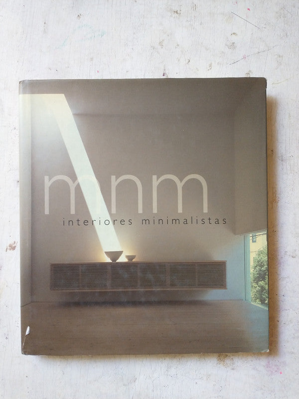 Libro usado en venta: MNM Interiores minimalistas de Paco Asensio; editorial Loft Publications impreso en 2001 realizamos envios a todo el mundo.1