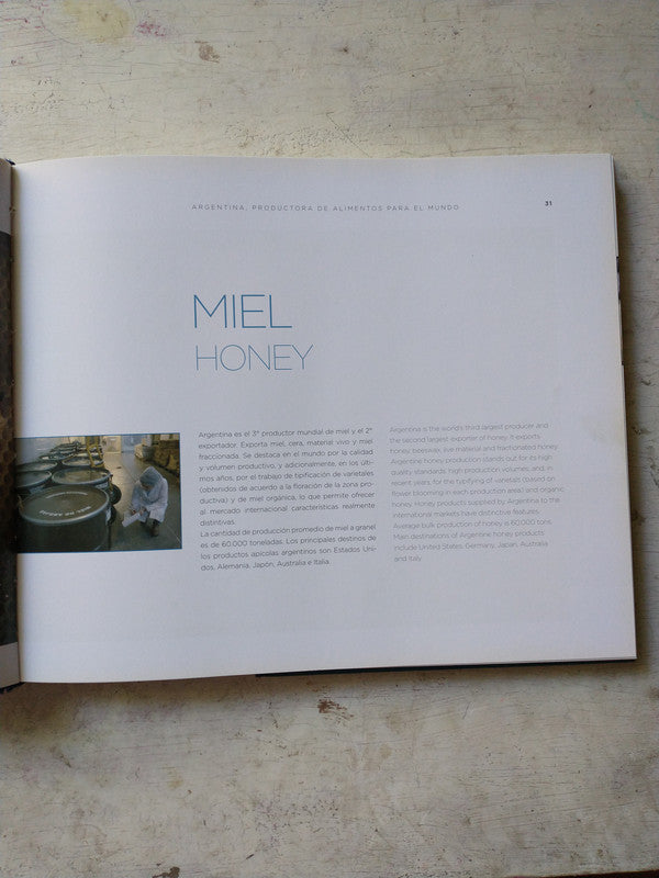 Libro usado en venta: Catalogo Artistico; editorial Ministerio de Agricultura, Ganaderia y Pesca impreso en 2012 realizamos envios a todo el mundo.2