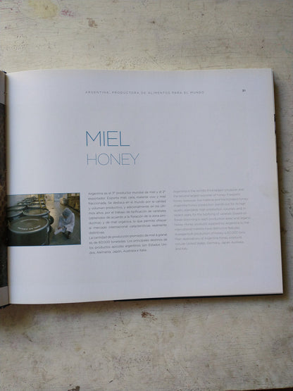 Libro usado en venta: Catalogo Artistico; editorial Ministerio de Agricultura, Ganaderia y Pesca impreso en 2012 realizamos envios a todo el mundo.2