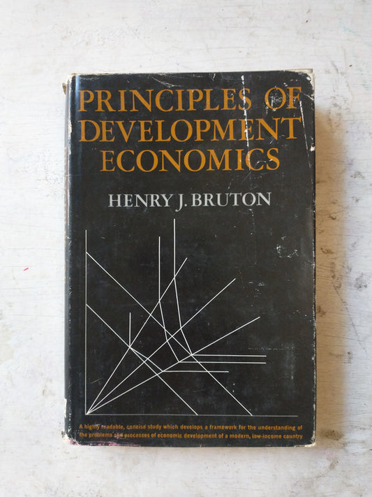 Libro usado en venta: Principles of development economics de Henry J. Bruton; editorial Prentice-Hall impreso en 1965 envios a todo el mundo.1