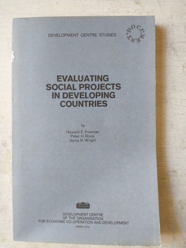 Libro usado en venta: Evaluating social projects in developing countries; impreso en 1980 realizamos envios a todo el mundo.1