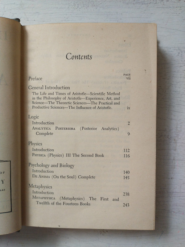 Libro usado en venta: Introduction to Aristotle de Richard McKeon; editorial Random House impreso en 1947 realizamos envios a todo el mundo.2