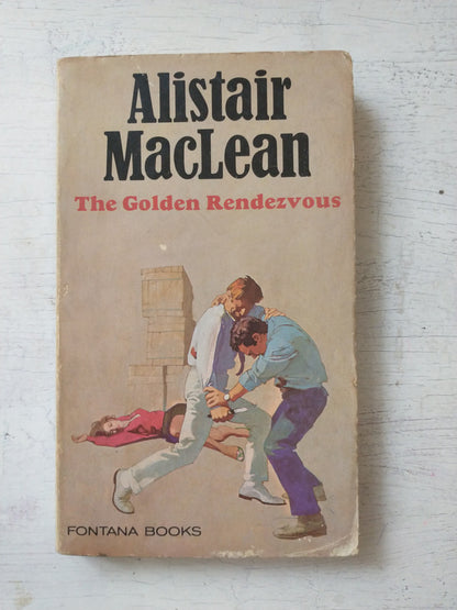 Libro usado en venta: The Golden Rendezvous de Alistair MacLean; editorial Fontana realizamos envios a todo el mundo.1