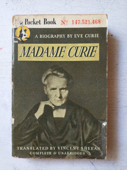 Libro usado en venta: Madame Curie: A biography by Eve Curie; editorial Pocket Book impreso en 1946 realizamos envios a todo el mundo.1